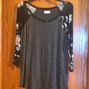 Womens quarter sleeve shirt